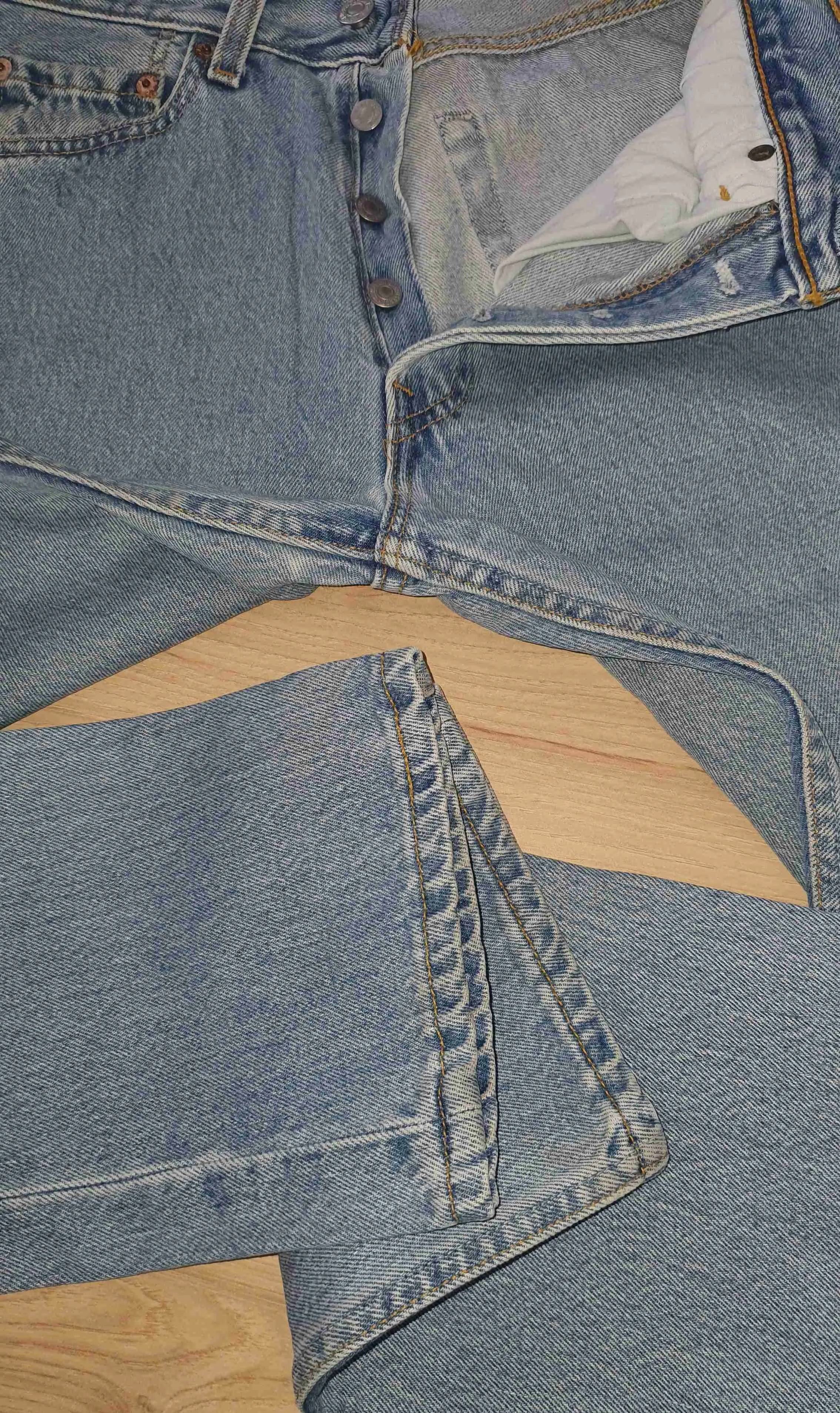 Jean Levi's 501 W28L32