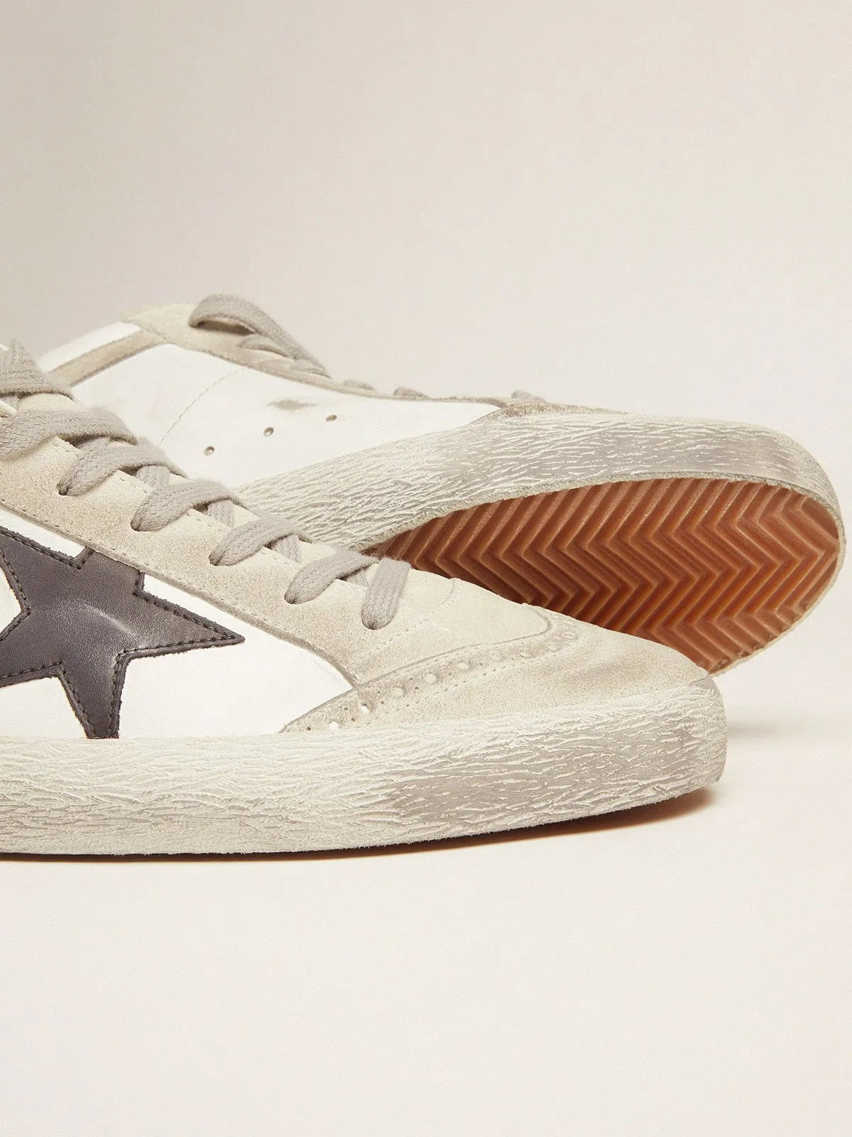 Mid Star homme blanches avec étoile noire | Golden Goose